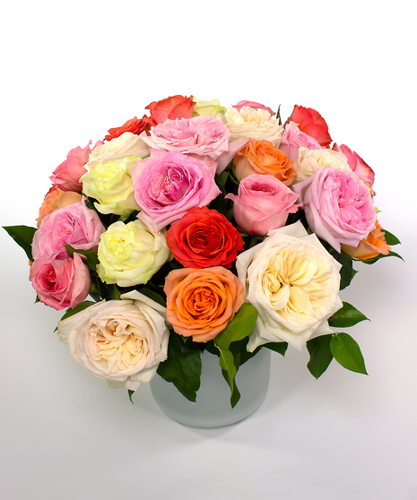 We have partnered with farms who grow beautifully fragrant garden roses to bring you the Nantucket Rose arrangement. 